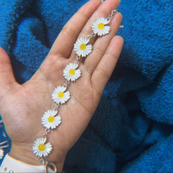 Bracelet, earrings, necklace combo 🌼🌼🌼 - Picture 4 of 5